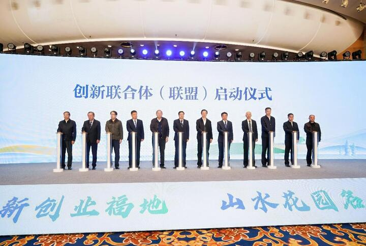 政校企協(xié)同犁新路，長三角智能農(nóng)機裝備科技創(chuàng)新聯(lián)合體（聯(lián)盟）在鎮(zhèn)江成立